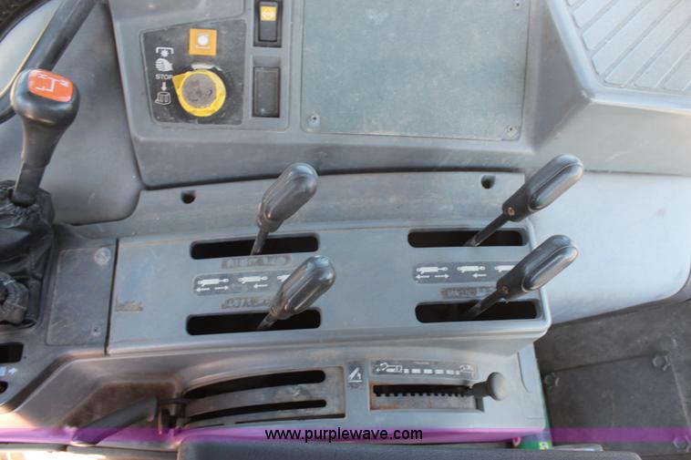 image for item H6919 1998 Ford New Holland 6640SL tractor