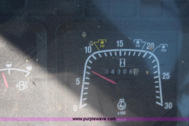 image for item H6919 1998 Ford New Holland 6640SL tractor