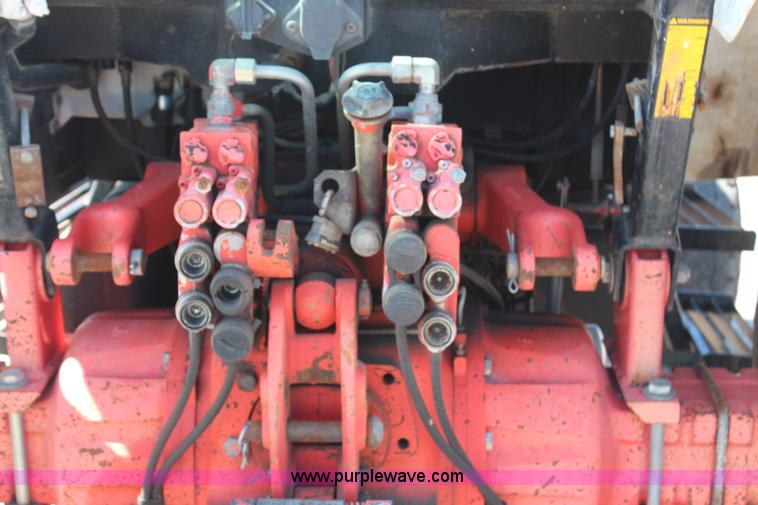 image for item H6919 1998 Ford New Holland 6640SL tractor