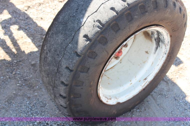 image for item H6919 1998 Ford New Holland 6640SL tractor