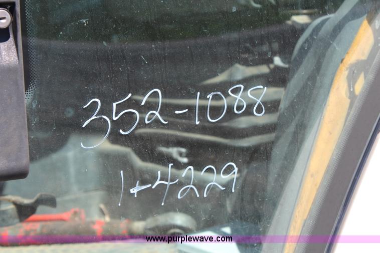 image for item H6919 1998 Ford New Holland 6640SL tractor