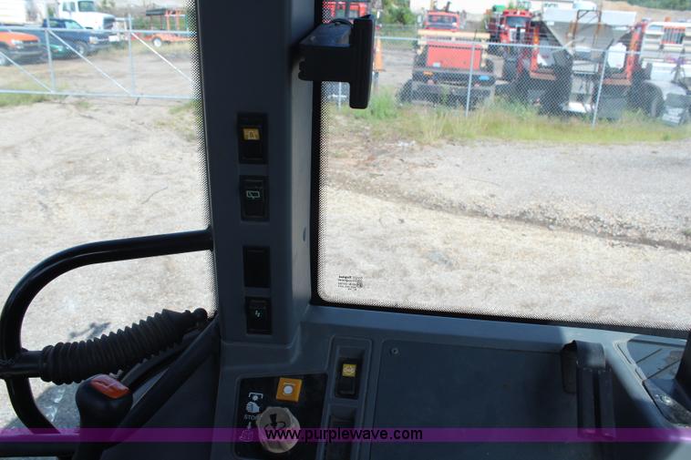 image for item H6920 1998 New Holland 6640SL tractor