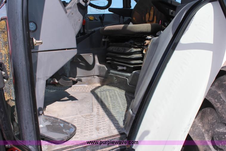 image for item H6921 1998 Ford New Holland 6640SL tractor