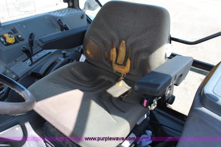 image for item H6921 1998 Ford New Holland 6640SL tractor