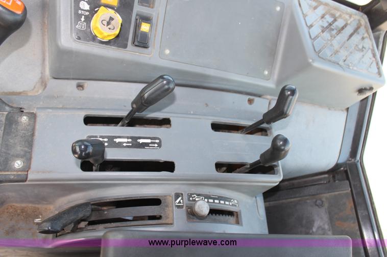 image for item H6921 1998 Ford New Holland 6640SL tractor