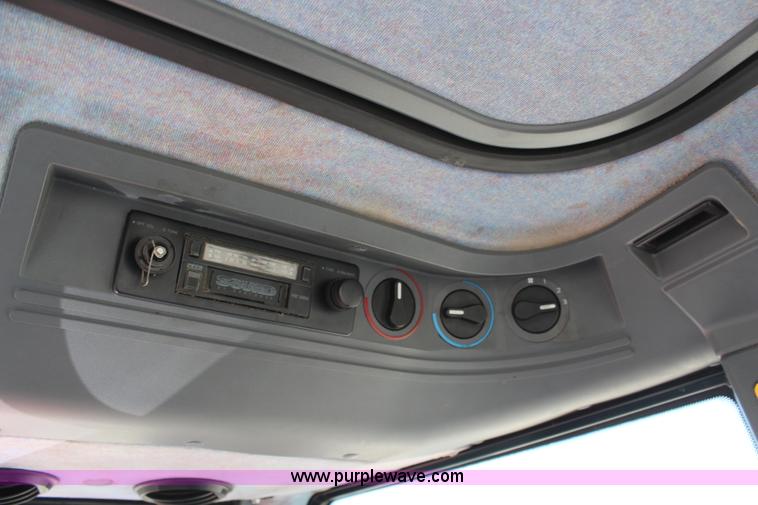 image for item H6921 1998 Ford New Holland 6640SL tractor