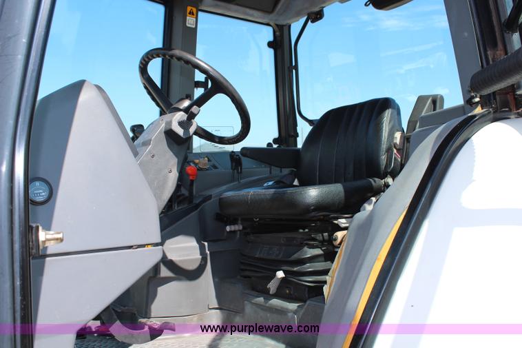 image for item H6922 1997 Ford New Holland 6640SL tractor