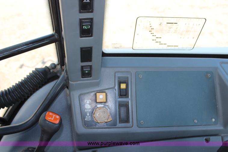 image for item H6922 1997 Ford New Holland 6640SL tractor