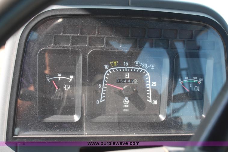 image for item H6922 1997 Ford New Holland 6640SL tractor