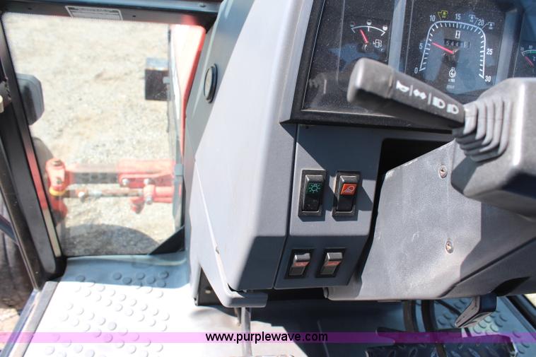 image for item H6922 1997 Ford New Holland 6640SL tractor