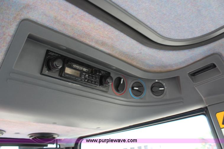 image for item H6922 1997 Ford New Holland 6640SL tractor