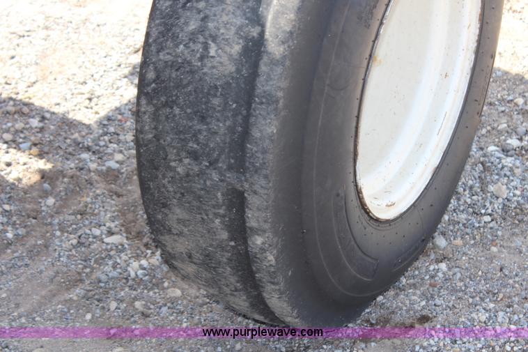 image for item H6922 1997 Ford New Holland 6640SL tractor