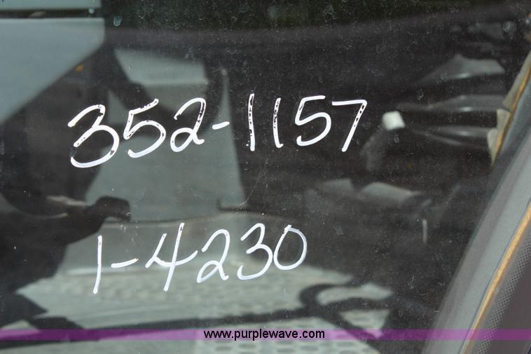 image for item H6922 1997 Ford New Holland 6640SL tractor