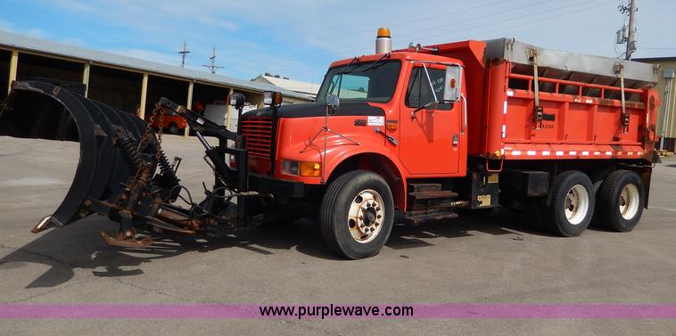 image for item H6935 1999 International 4900 dump truck
