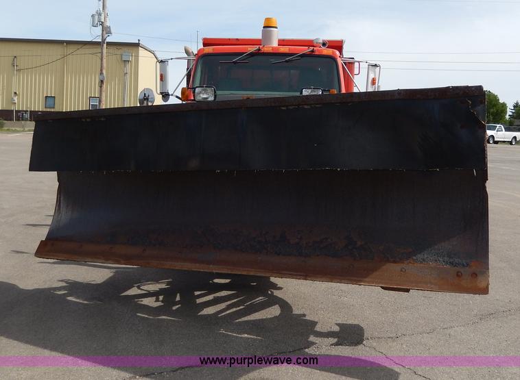 image for item H6935 1999 International 4900 dump truck