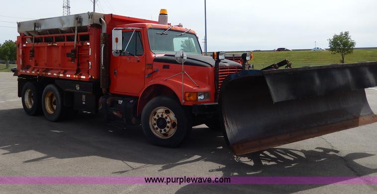image for item H6935 1999 International 4900 dump truck
