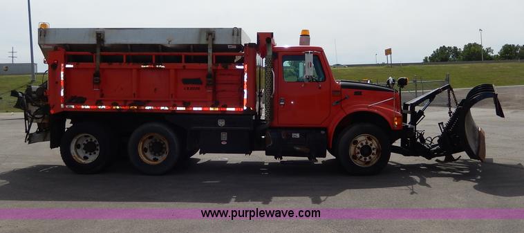 image for item H6935 1999 International 4900 dump truck