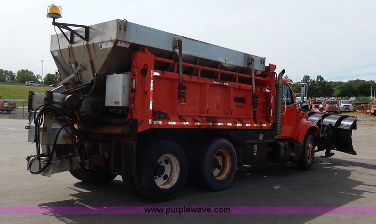 image for item H6935 1999 International 4900 dump truck