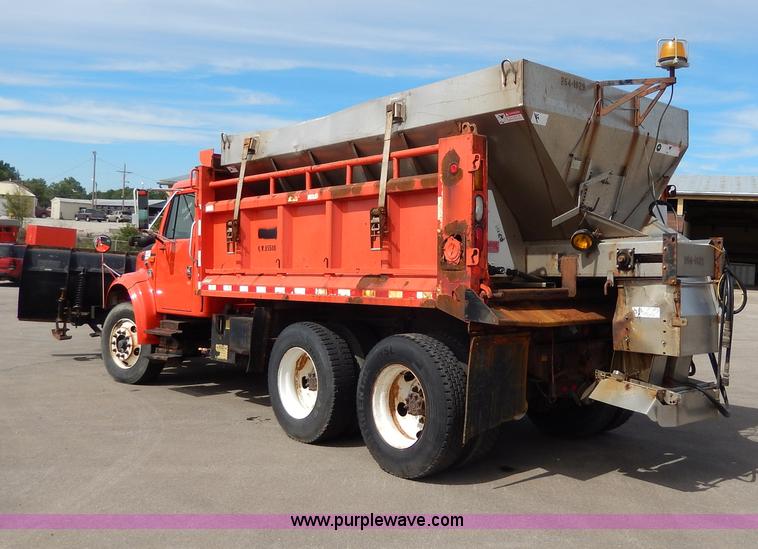 image for item H6935 1999 International 4900 dump truck