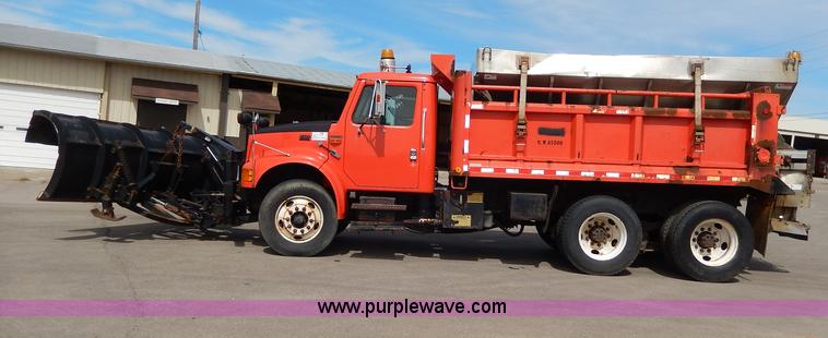 image for item H6935 1999 International 4900 dump truck