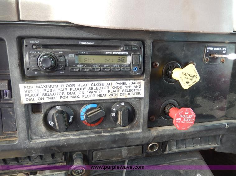 image for item H6935 1999 International 4900 dump truck