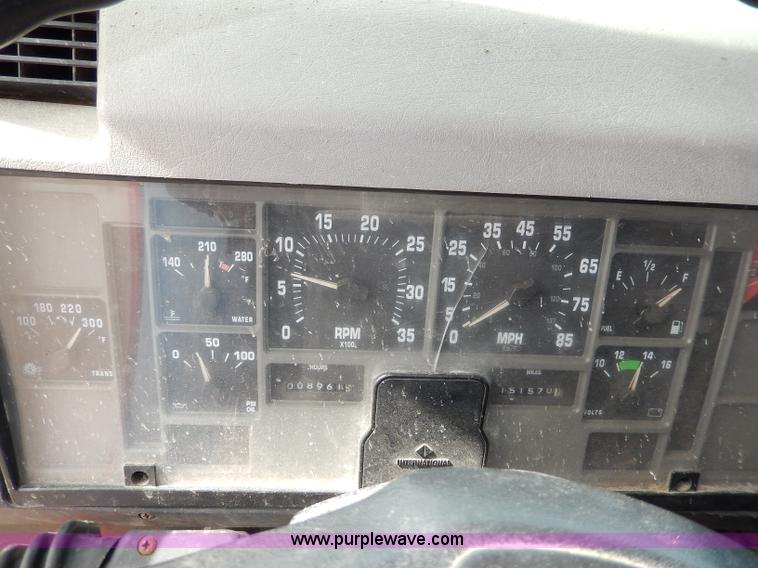 image for item H6935 1999 International 4900 dump truck