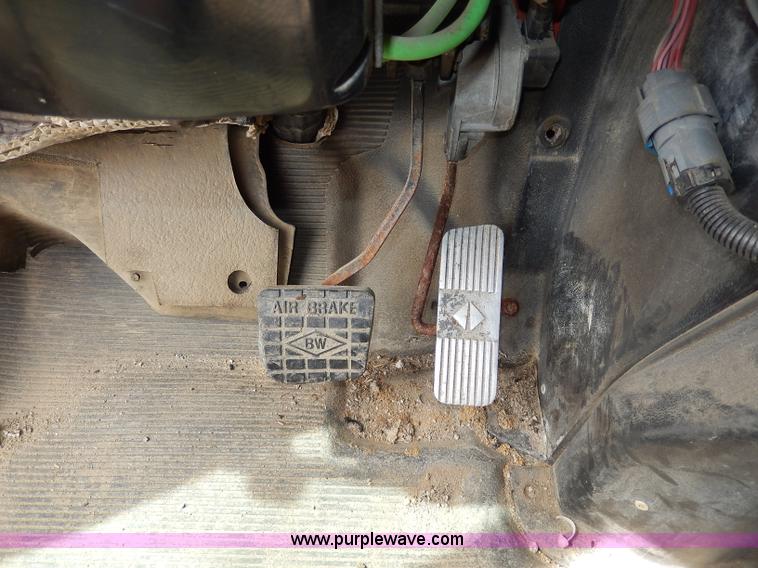 image for item H6935 1999 International 4900 dump truck