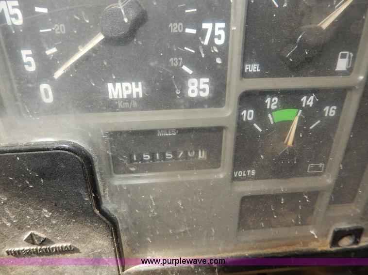 image for item H6935 1999 International 4900 dump truck