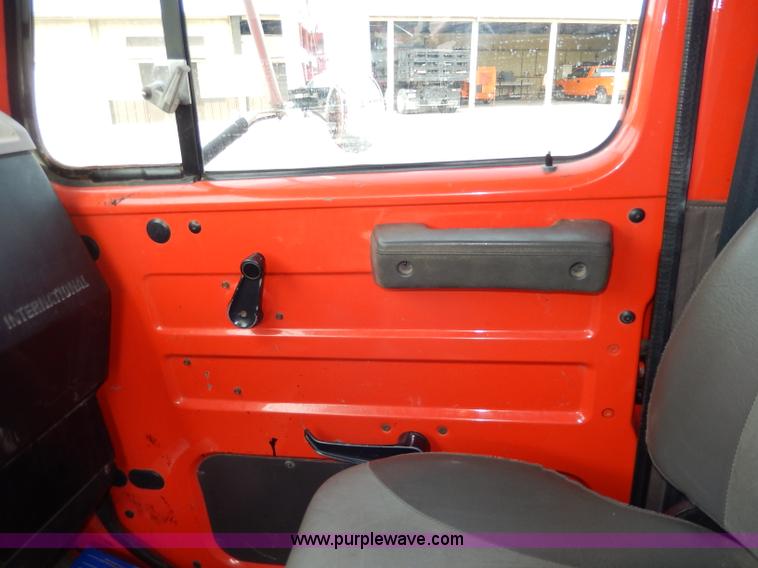 image for item H6935 1999 International 4900 dump truck