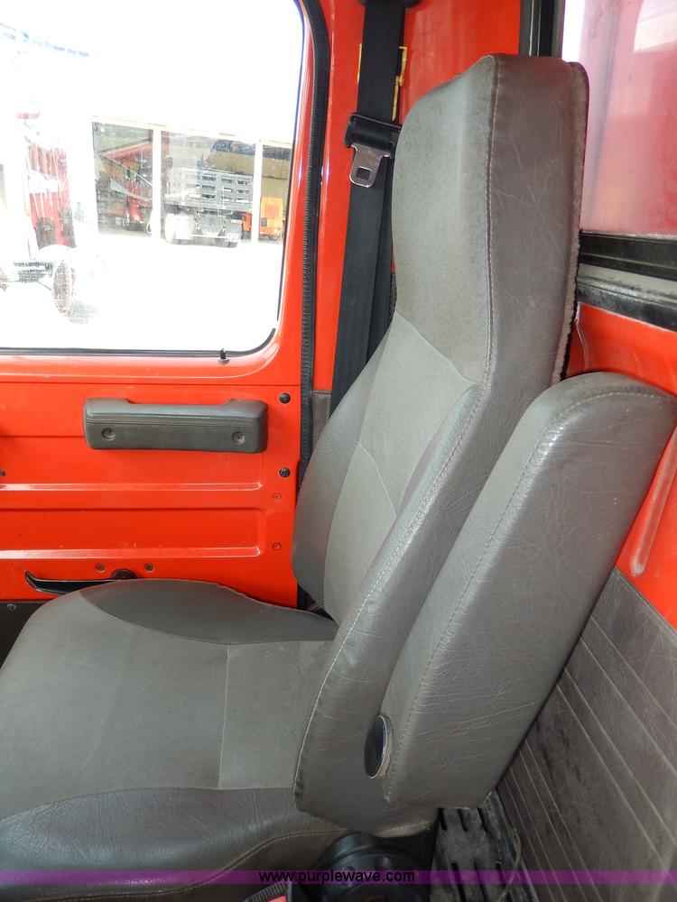 image for item H6935 1999 International 4900 dump truck