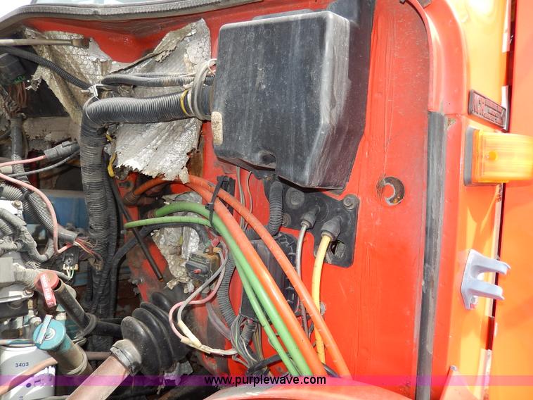 image for item H6935 1999 International 4900 dump truck