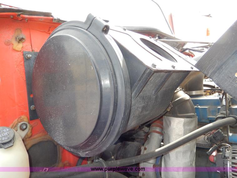 image for item H6935 1999 International 4900 dump truck