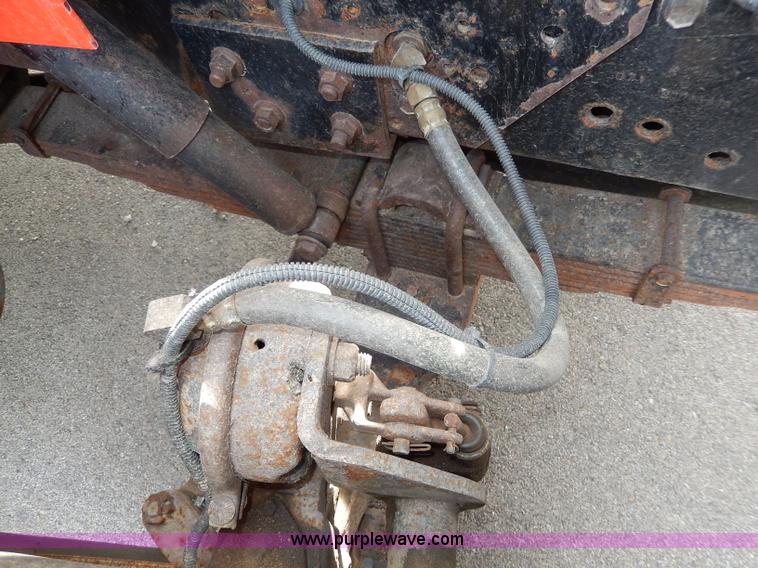 image for item H6935 1999 International 4900 dump truck