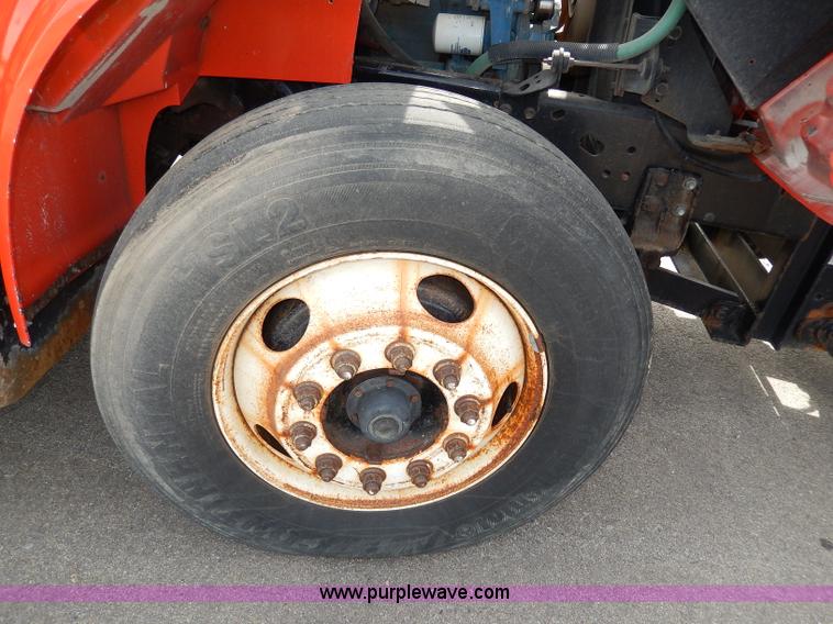 image for item H6935 1999 International 4900 dump truck