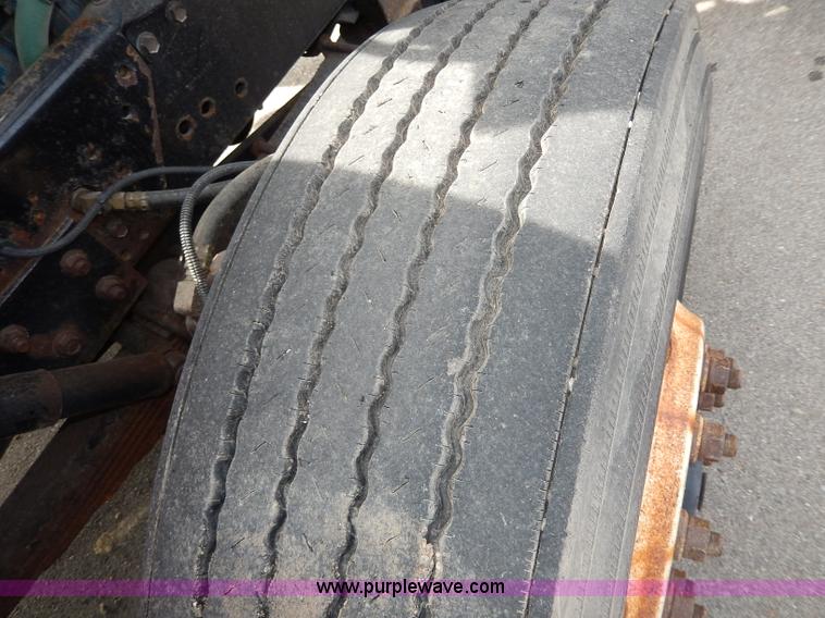 image for item H6935 1999 International 4900 dump truck