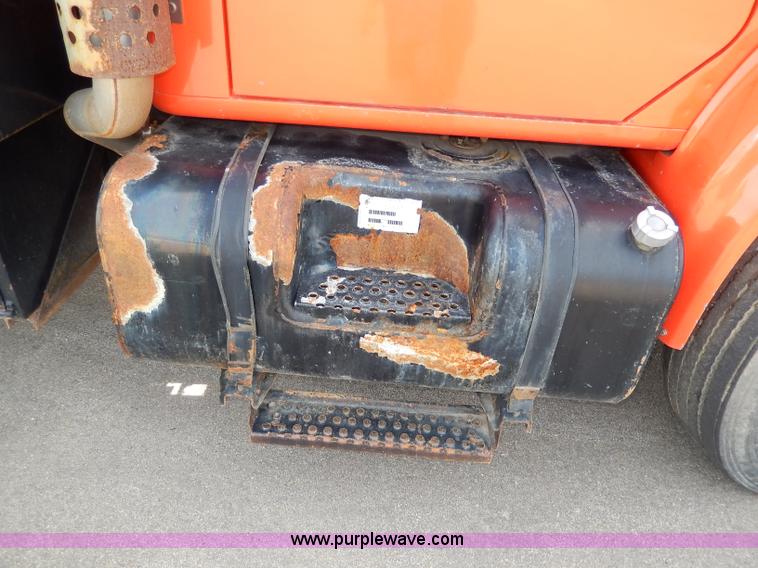 image for item H6935 1999 International 4900 dump truck