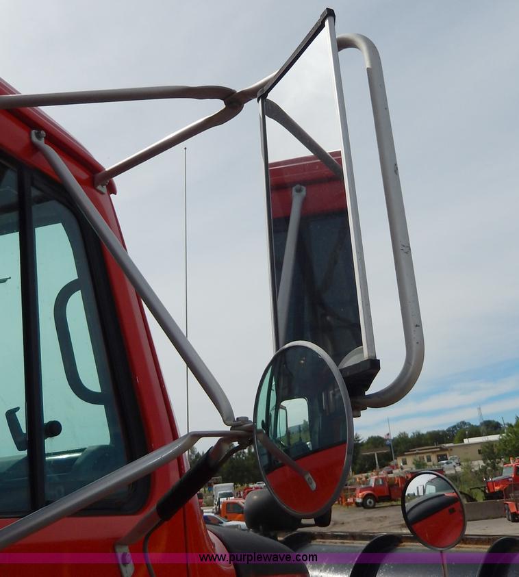 image for item H6935 1999 International 4900 dump truck