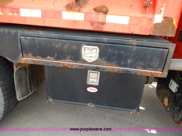 image for item H6935 1999 International 4900 dump truck