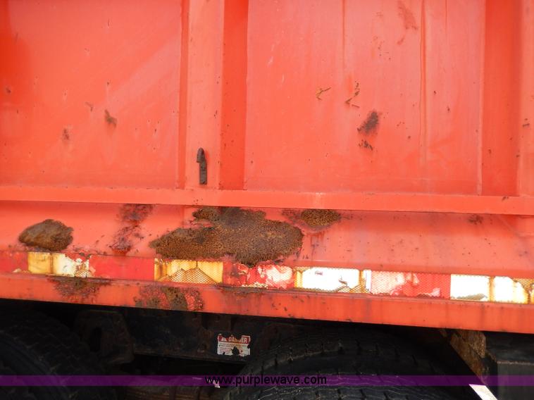 image for item H6935 1999 International 4900 dump truck