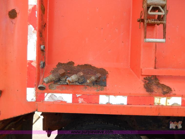 image for item H6935 1999 International 4900 dump truck