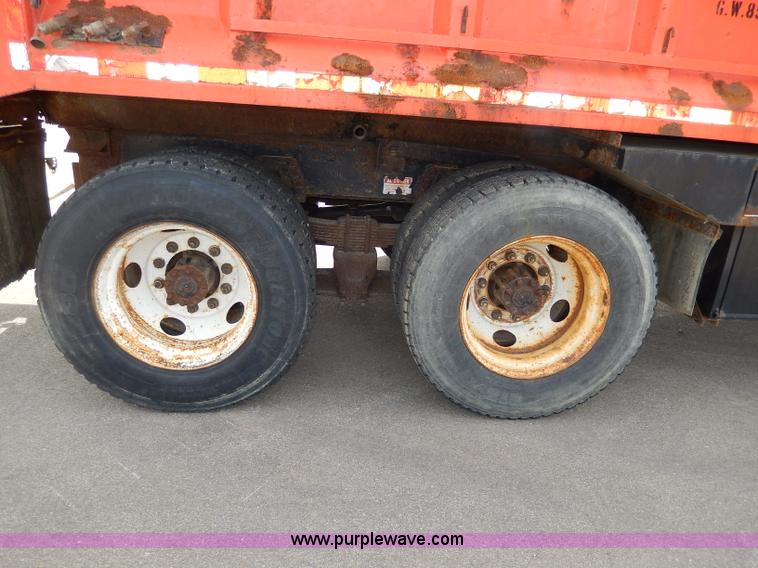 image for item H6935 1999 International 4900 dump truck