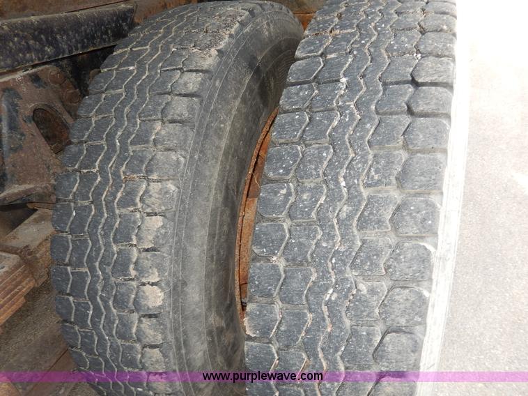 image for item H6935 1999 International 4900 dump truck