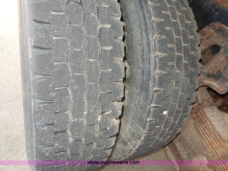 image for item H6935 1999 International 4900 dump truck