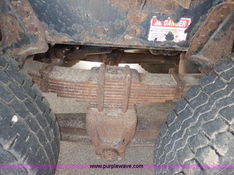 image for item H6935 1999 International 4900 dump truck