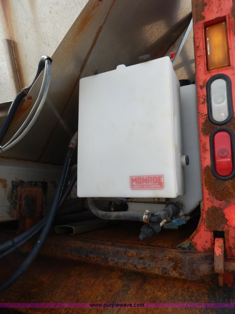 image for item H6935 1999 International 4900 dump truck