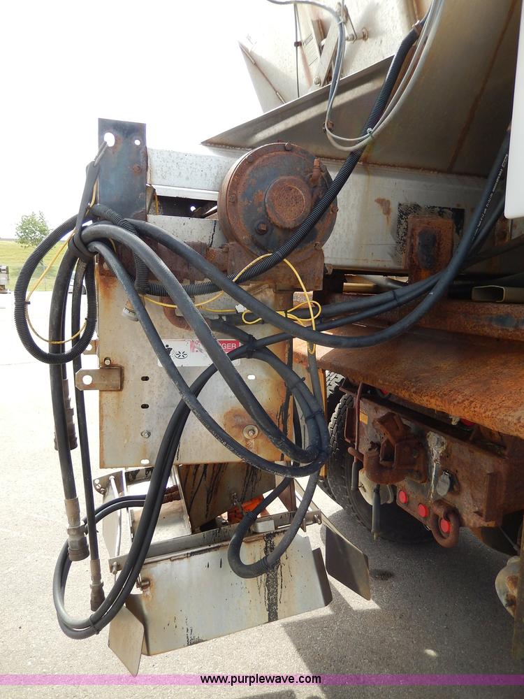 image for item H6935 1999 International 4900 dump truck