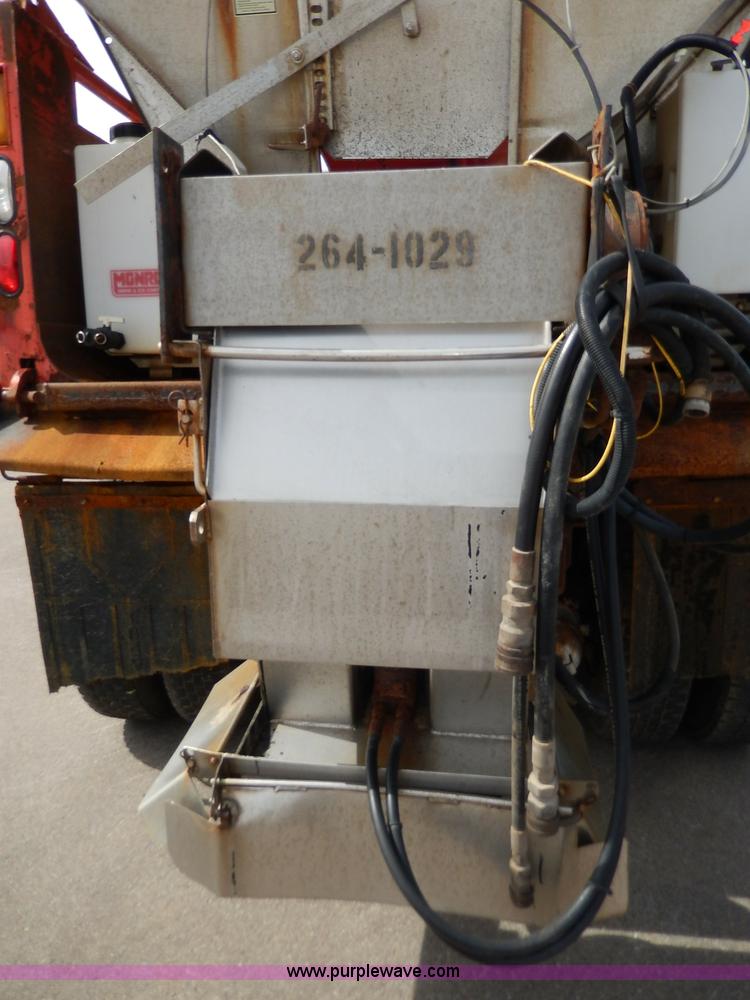 image for item H6935 1999 International 4900 dump truck