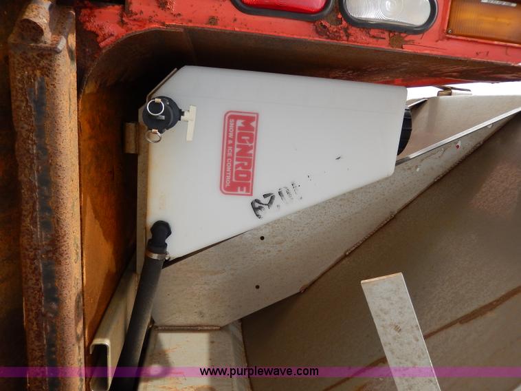 image for item H6935 1999 International 4900 dump truck