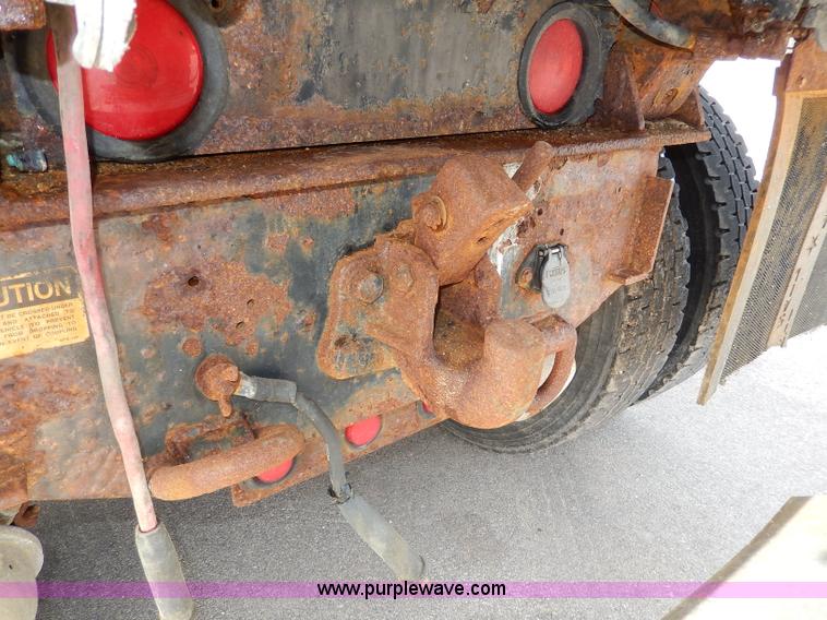 image for item H6935 1999 International 4900 dump truck