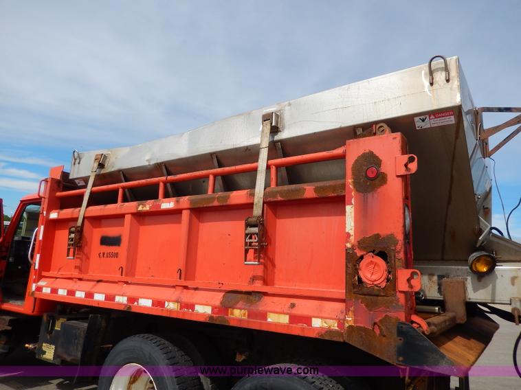 image for item H6935 1999 International 4900 dump truck